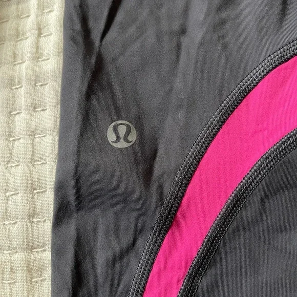 Lululemon Athletica Charcoal and Fuchsia Leggings - Picture 8 of 10